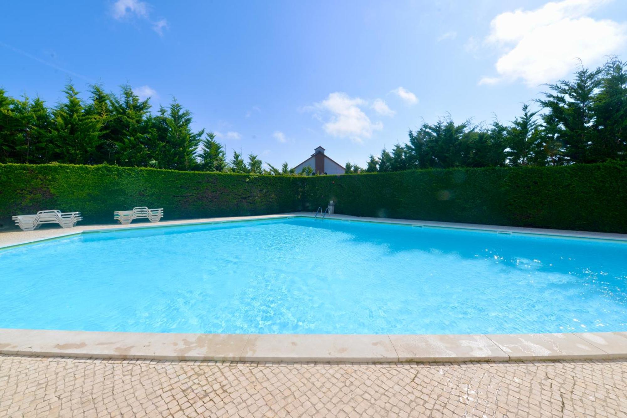 Pebble - 1 Bedroom Apartment Sleeps 5 With Pool & Tennis Court Sao Martinho do Porto Exterior photo