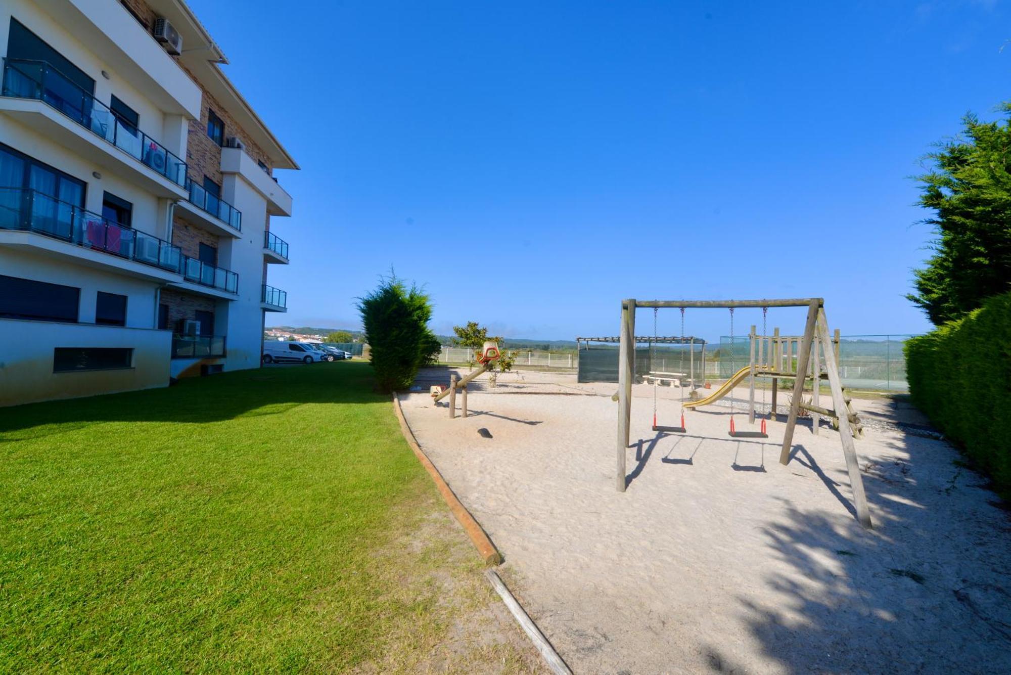Pebble - 1 Bedroom Apartment Sleeps 5 With Pool & Tennis Court Sao Martinho do Porto Exterior photo